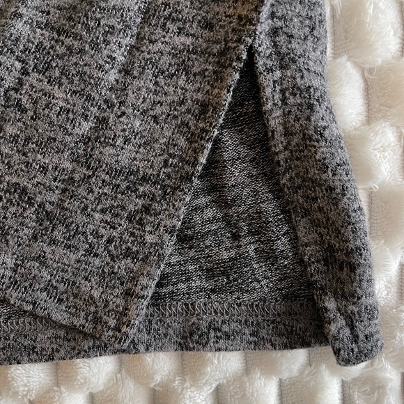 Color Block Tunic - Picture 4 of 7